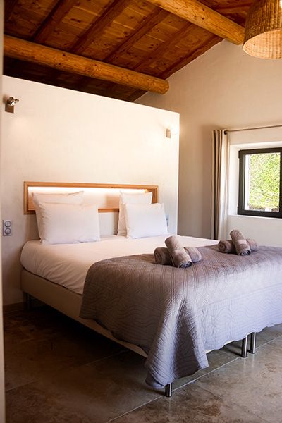 Location mas en Provence - maison de charme dans les Alpilles avec piscine chauffée - chambre de luxe à Maussane-les-Alpilles