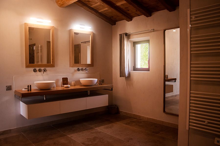 Location mas en Provence - maison de charme dans les Alpilles avec piscine chauffée - cinq salles de bain