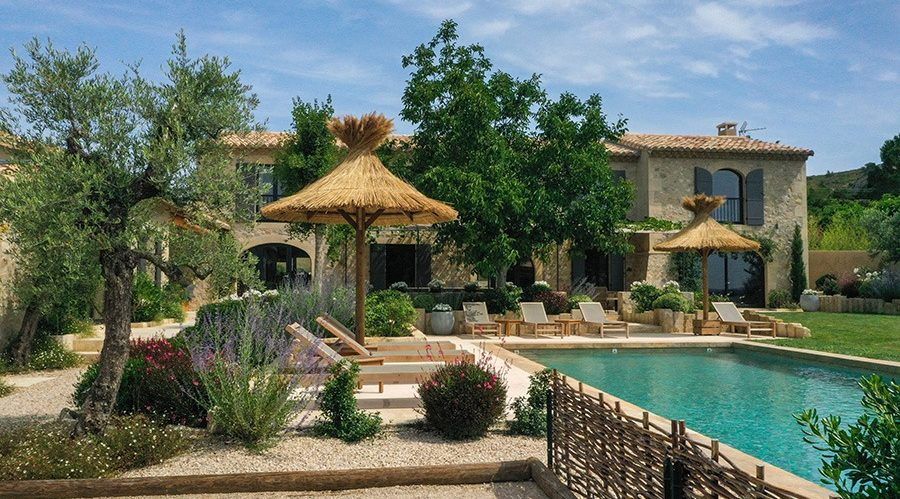 Location mas provençal - maison de charme dans les Alpilles avec piscine chauffée