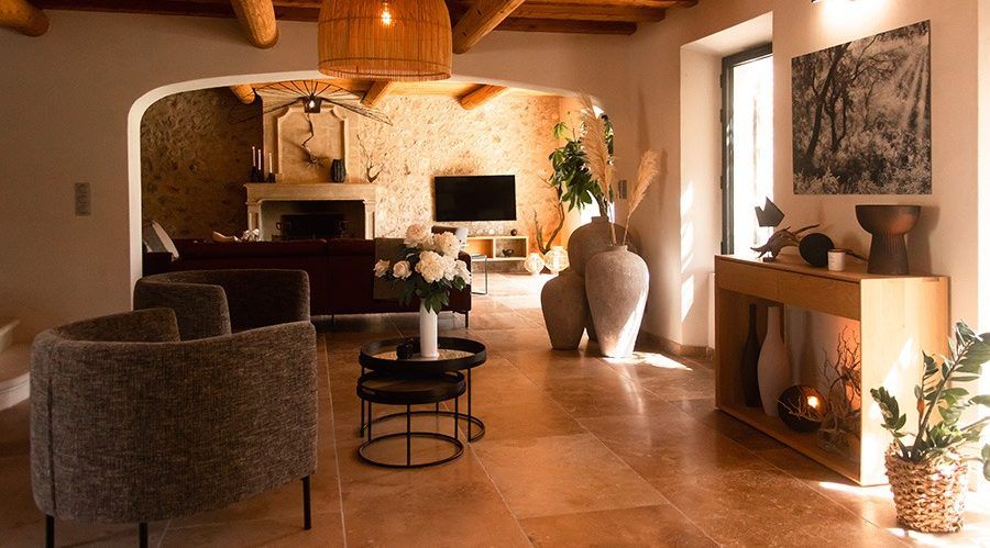 Location mas provençal - maison de prestige dans les Alpilles avec piscine - entrée et salon entièrement rénovés