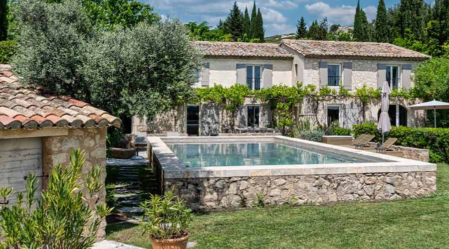 Location mas provençal - maison de charme dans les Alpilles avec piscine chauffée